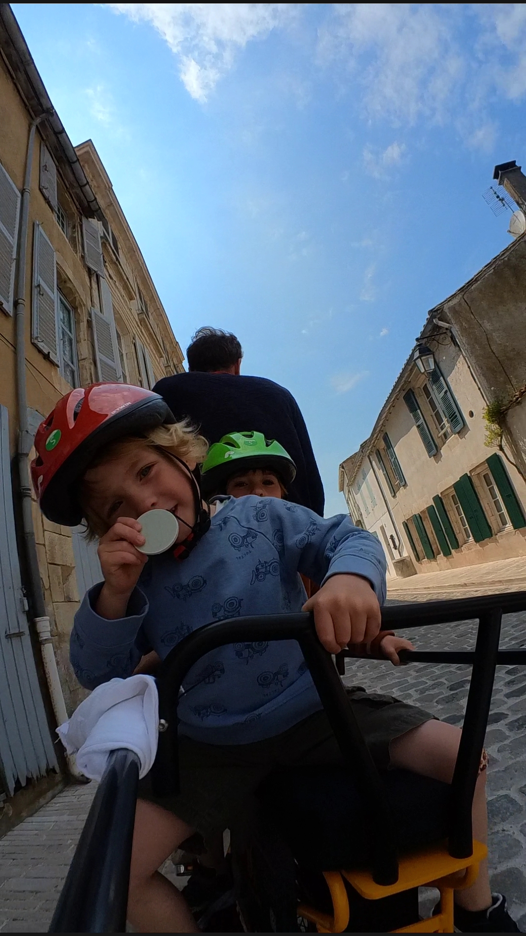 En vélo cargo dans Saint Martin de Ré